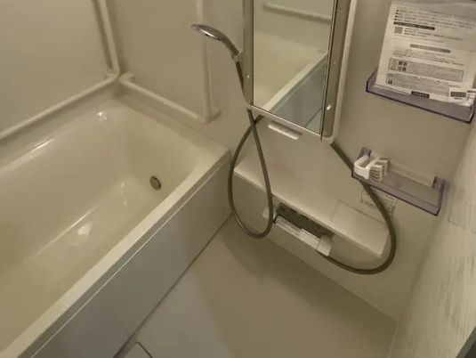 手すり付き浴室  
