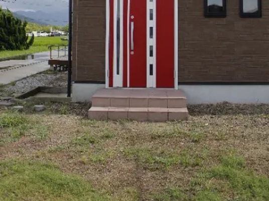建物の入口外観  