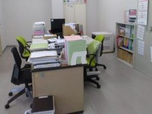 事務机のある部屋  