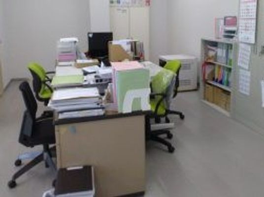 事務机のある部屋  