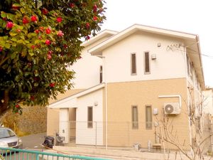 2階建ての施設外観  