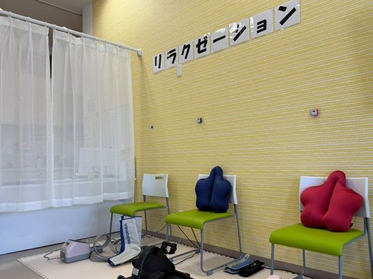 リラクゼーション室の椅子  