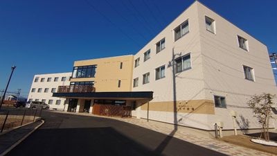 広々とした建物の外観