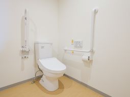 手すり付きトイレ