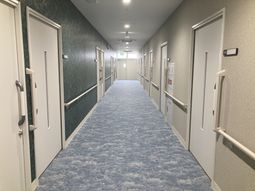 手すり付きの廊下