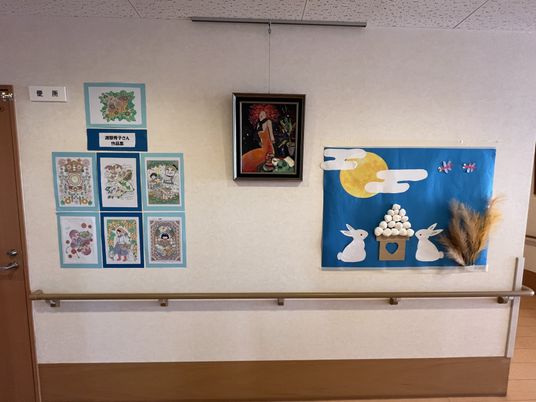 廊下の壁飾り