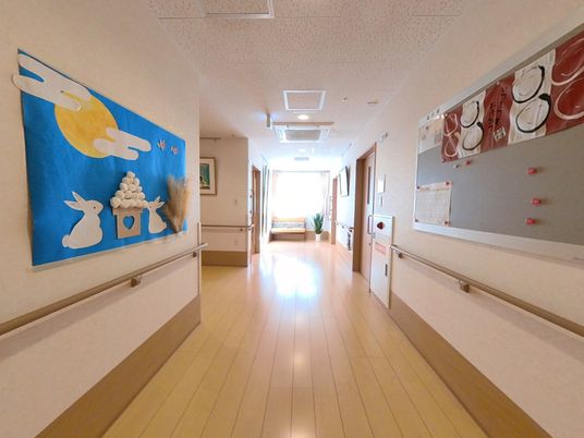 温かい雰囲気の廊下