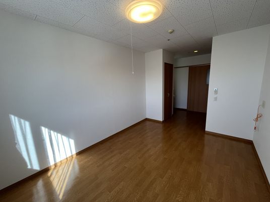 明るい個室の一角