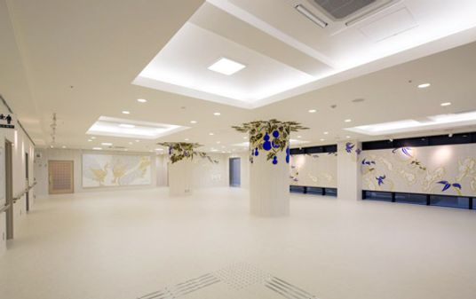 広々とした空間の内観