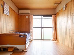 広々とした明るい居室