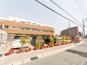 駐車場側の外観