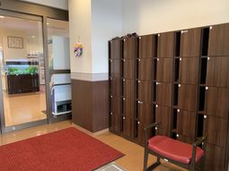共有スペースへの開放的な入口