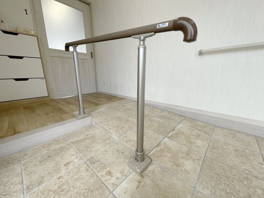 手すり付き廊下の一角