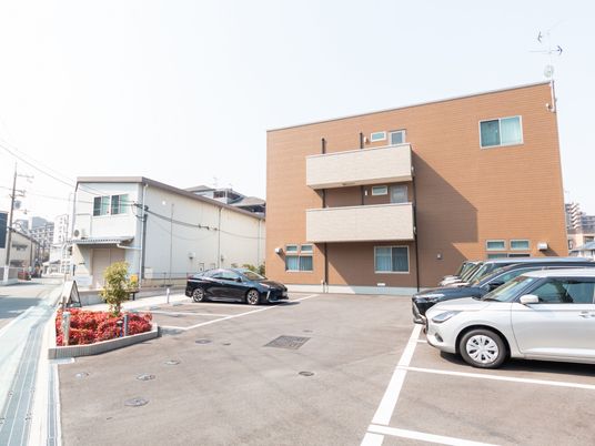 広々とした駐車場