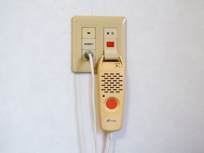 呼び出しボタン壁面