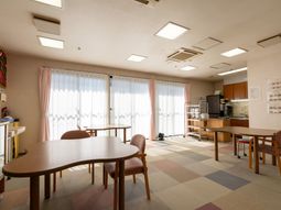 広々としたダイニングルーム