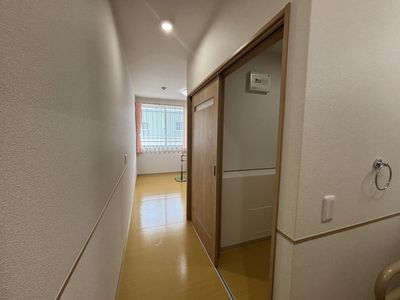 明るい廊下の入口