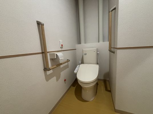 手すり付きトイレ空間