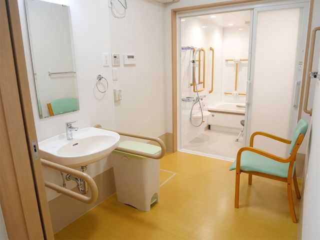 使いやすい洗面台と浴室