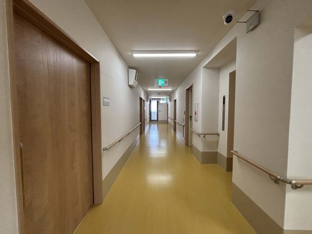 手すり付きの廊下