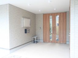 広々とした玄関エントランス