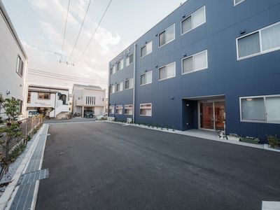 広々とした外観