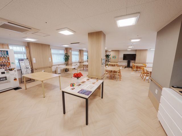 広々としたダイニングルーム ダイニングルーム 自然光がたっぷり入る広々とした空間で、リラックスしながらゆったりとお食事が楽しめます。
