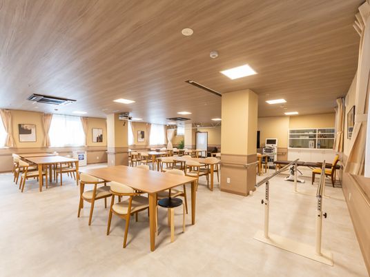 明るい食堂風景