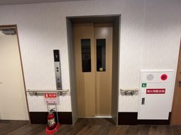 エレベーターの扉