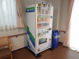休憩スペースの自販機