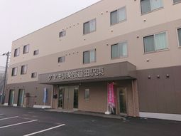 看板が目立つ外観