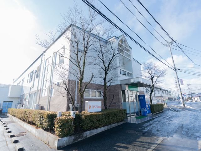 広い外観の建物 外観 モダンなデザインの建物で、広々とした前庭があります。周囲は静かな環境ですので、落ち着いて働ける職場です。