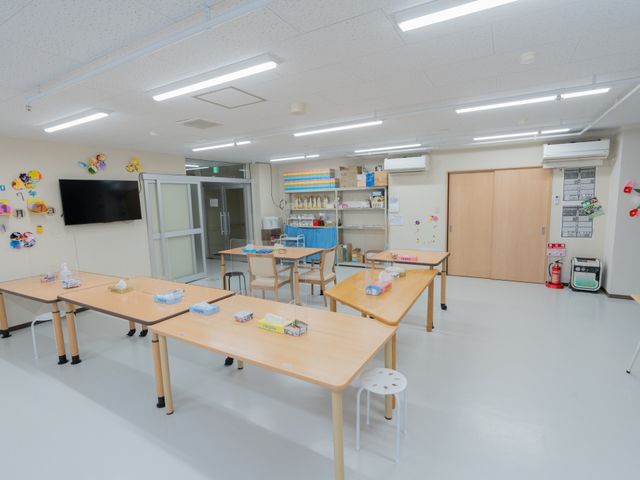 広々とした多目的室 多目的室 広々とした空間で、様々な活動やイベントに対応できる多目的室です。自然光が差し込み、明るい雰囲気が魅力です。
