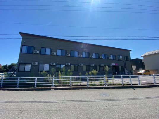 木造の二階建て建物