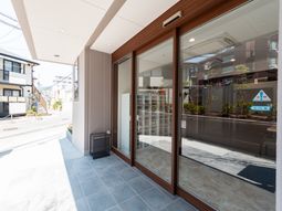 広い玄関のエントランス
