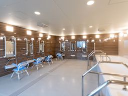 広々とした清潔な浴室