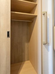 清潔感のある洋室の収納