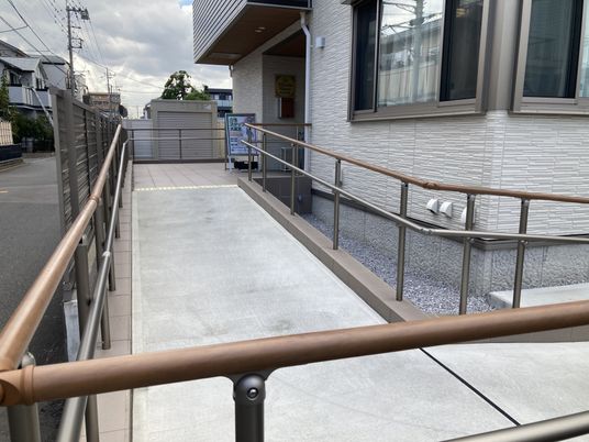 入り口のスロープ