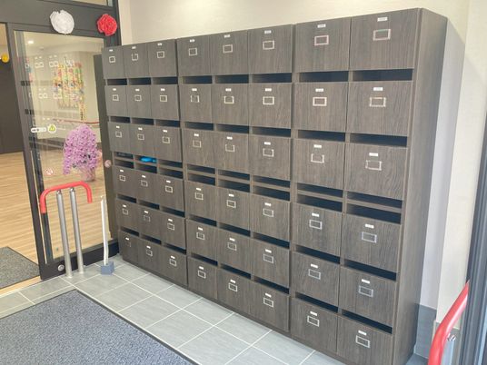 明るい居室の郵便受け