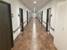 ゆとりある廊下の風景