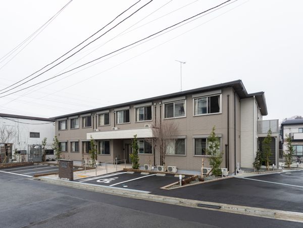 モダンで落ち着いた建物外観