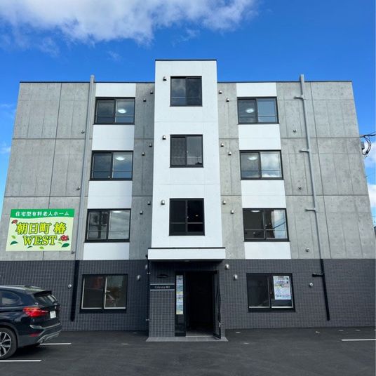 三階建ての建物外観