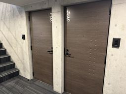 廊下のドア前