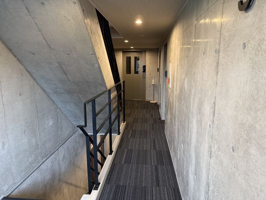 ナチュラルな廊下