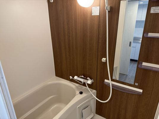 ゆったりとした浴室