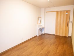 ゆったりした個室の居室