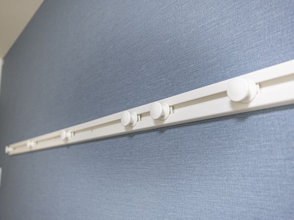 便利なフックがある廊下