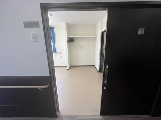 居室の開放感ある入口