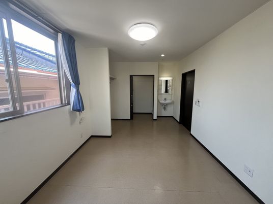 静かな雰囲気の廊下