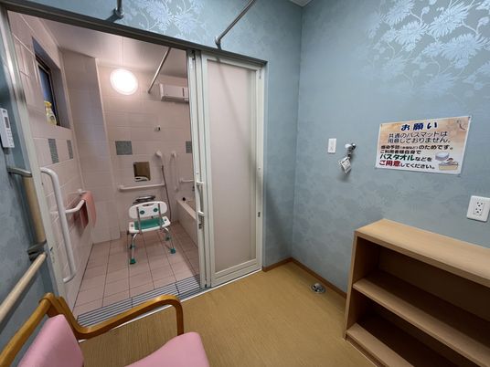 広々とした浴室